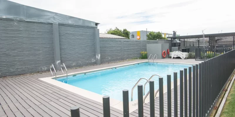 Fam-Piscina-rfobfdupj81hmx7feeejbgdou8976puo3o8j14doyo